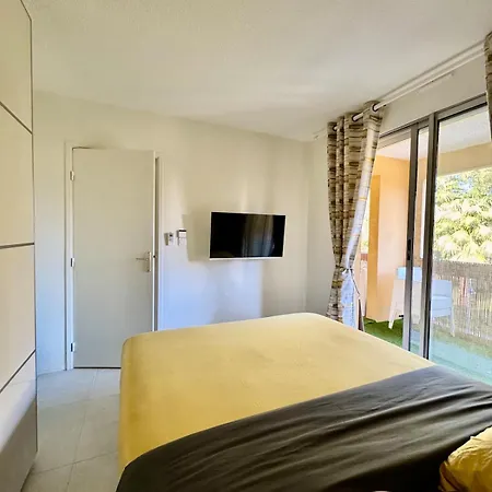 Apartment Le Boulouris - Stylish T2