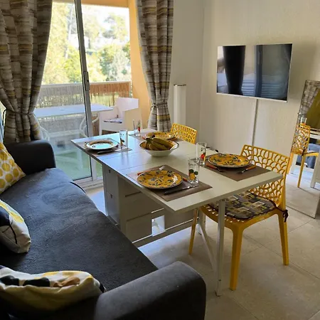 Apartment Le Boulouris - Stylish T2